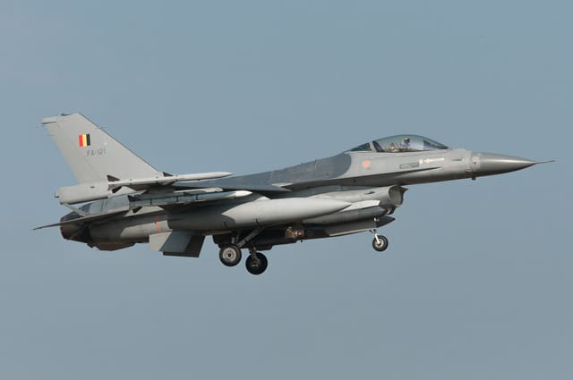 - Single-engine aircraft