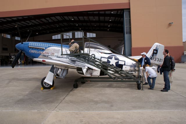 - Single-engine aircraft