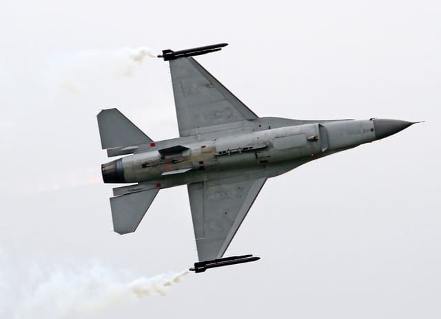 - Single-engine aircraft