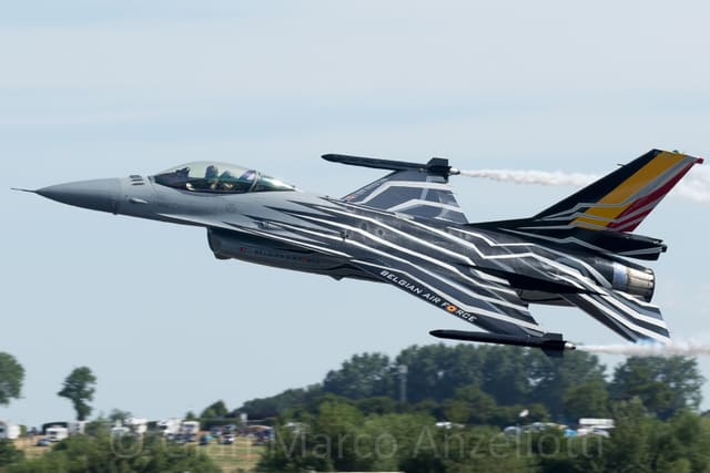 - Single-engine aircraft