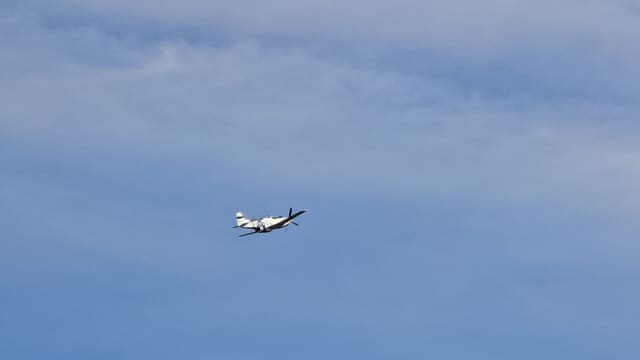 - Single-engine aircraft