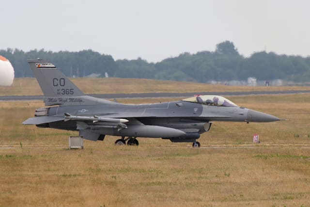 - Single-engine aircraft