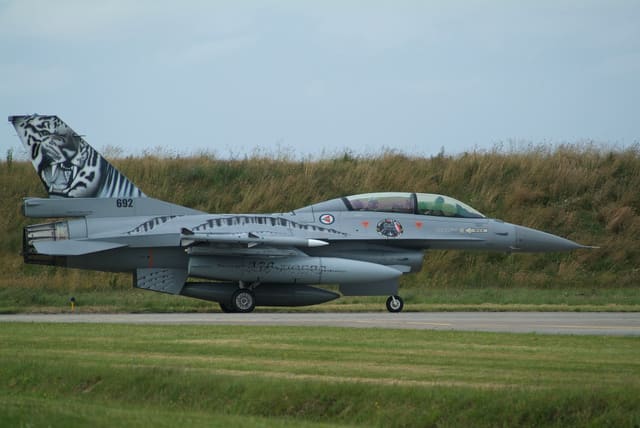 - Single-engine aircraft