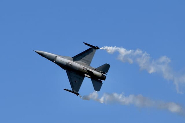 - Single-engine aircraft