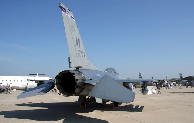 - Single-engine aircraft