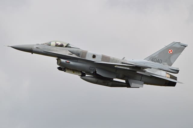 - Single-engine aircraft